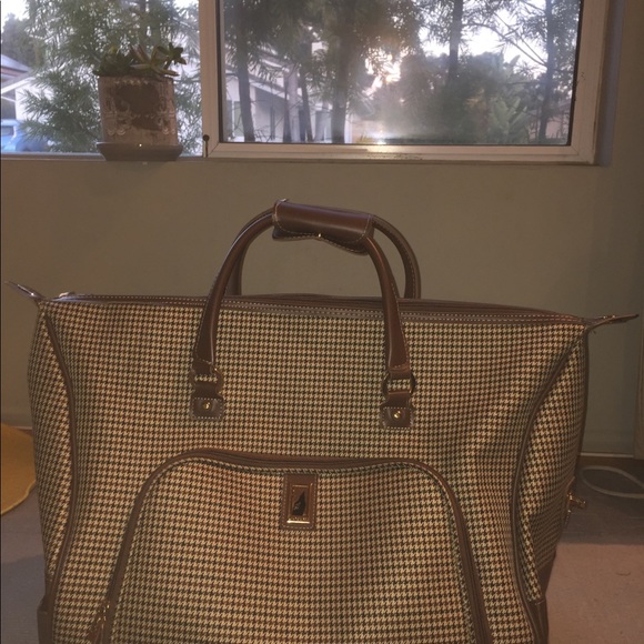 London Fog Travel Bag - Picture 5 of 7